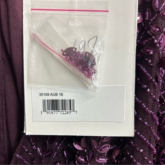 Mac Duggal 35109 NWT Embellished Flutter Sleeve Gown - Picture 8 of 14